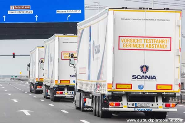 Una flotta di TIR con pilota automatico